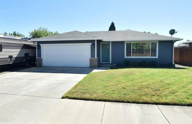 2606 Wyatt Dr - 2606 Wyatt Drive, Medford, OR 97501