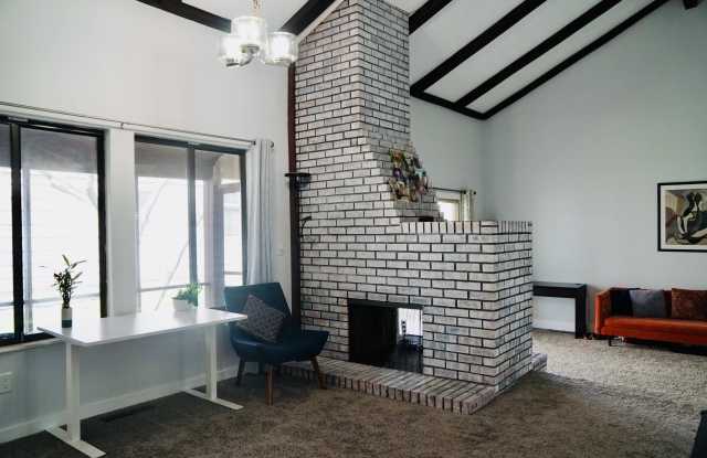 1303 Kingsridge Court Gallery 4