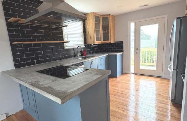 1708 HALL AVENUE photos photos