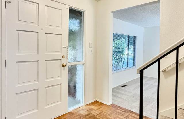 4 Bed / 2.5 Bath Finn Hill home in Kirkland $3,695/month Gallery 3