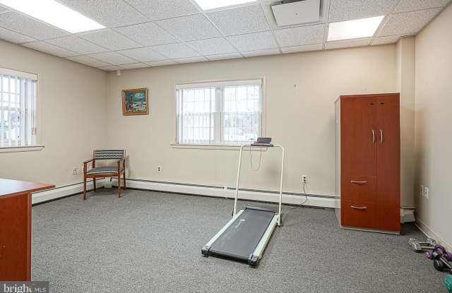 100 W NARBERTH Terrace Gallery 3