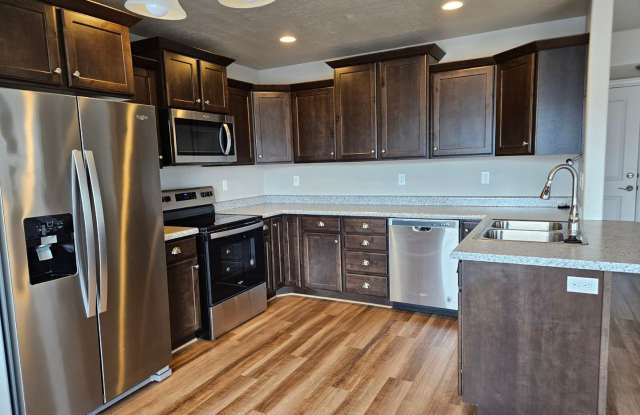 Charming 3 Bed, 2.5 Bath in Tooele photos photos