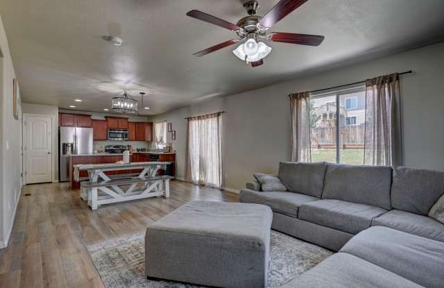 FANTASTIC 3 BEDROOM 3 BATHROOM LOCATED IN MESA RIDGE!!! Gallery 4