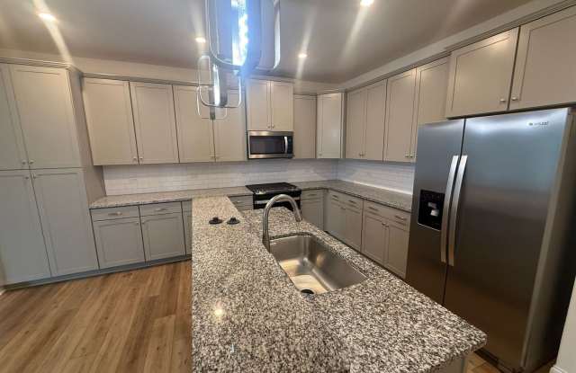 3BR/2.5BA Townhome in Paddlers Cove | Garage, Lake Access, Lawn Care Included Gallery 4
