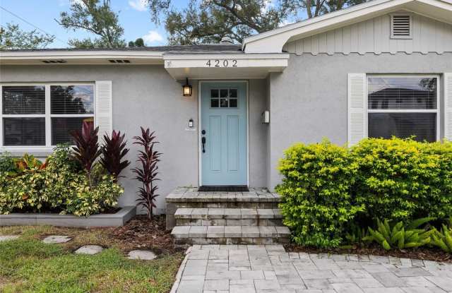 4202 W PALMIRA Avenue Gallery 2
