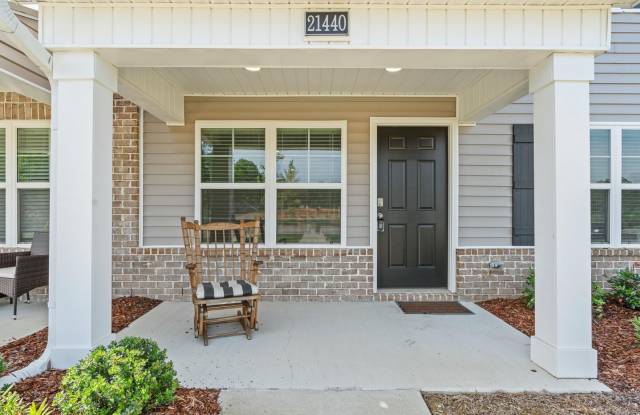 ASK ABOUT RENT SPECIAL! Fantastic Location – Spacious 3 Bedroom Townhome with Rear-Entry Garage! photos photos