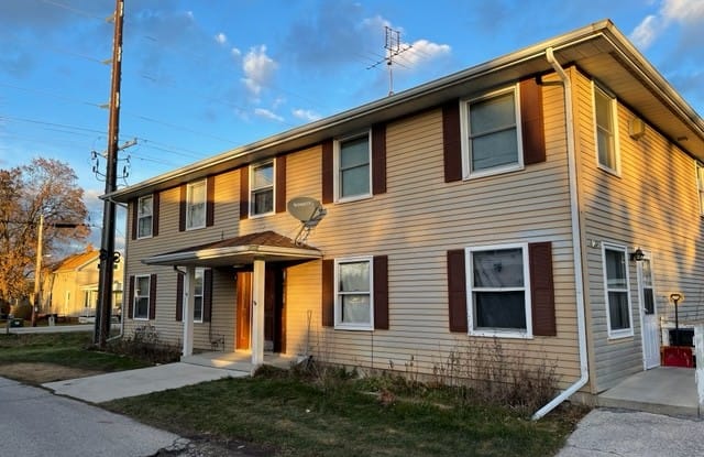 3305 Main Ave Apt #201 - 3305 Main Avenue, Sheboygan, WI 53083