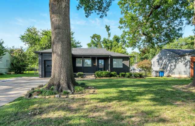 Beautifully Redone 2 Bedroom Midtown House! Available for Immediate Move in! photos photos