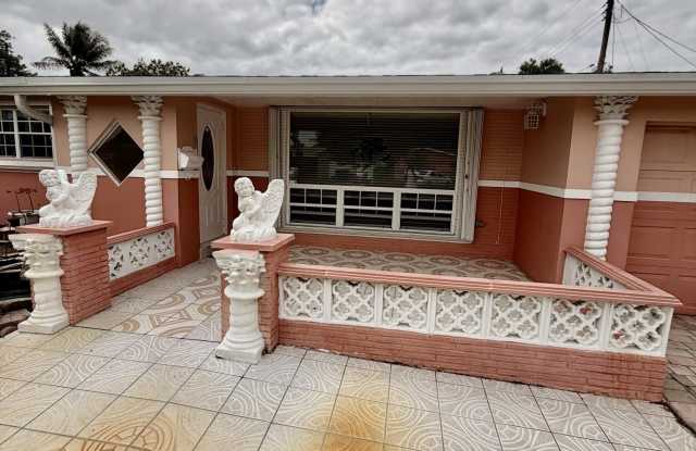 7648 Alhambra Boulevard Gallery 2