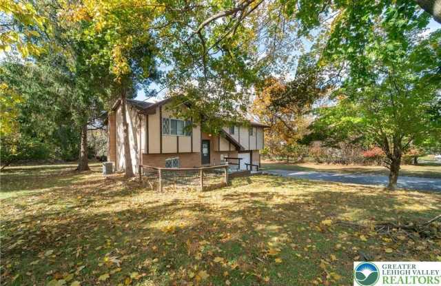 1226 Stones Crossing Road - 1226 Stones Crossing Road, Northampton County, PA 18045