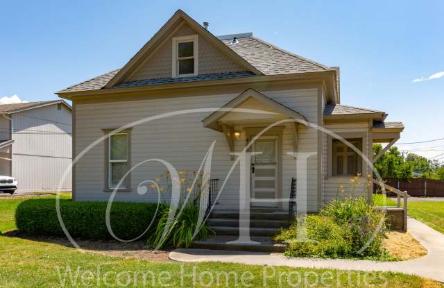 Spacious Attic Apartment Close to WWU photos photos