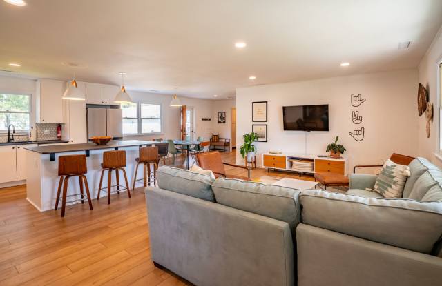 BEACH HOME NOW AVAILABLE-SHORT OR LONG-TERM photos photos