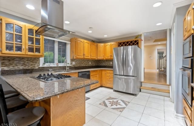 267 Anderson Rd - 267 Anderson Road, Watchung, NJ 07069