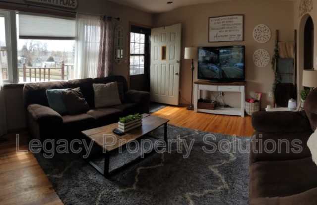 1820 E Avenue B Gallery 1