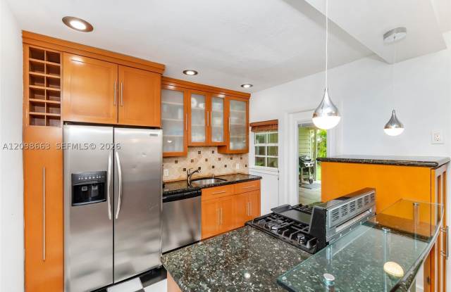 2920 SW 30th Ct Gallery 3