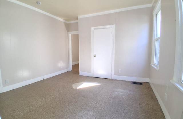 Spacious 4 Bedroom Home FOR RENT in Bridgeton $2150 Gallery 3