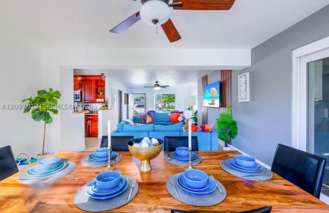 312 N Luna Ct Gallery 2