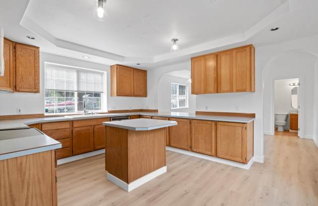 Beautiful 3-Bedroom, 3-Bath Home with a Huge Yard and Ample Parking photos photos