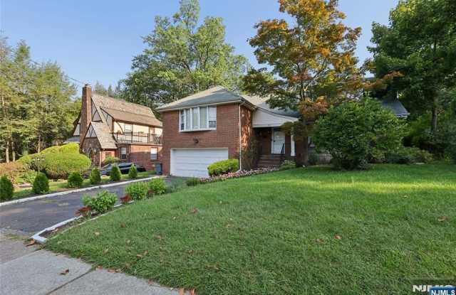585 W Englewood Avenue Gallery 2