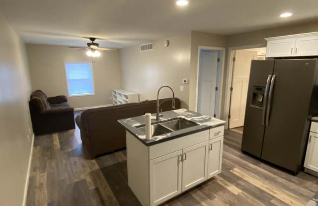 247 E Walnut St photos photos