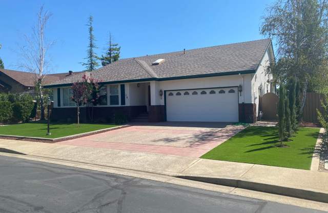 Beautiful Lakefront Home in the Vineyard! 55+ community photos photos