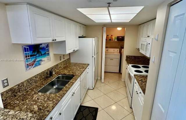 400 Crestwood Ct N photos photos