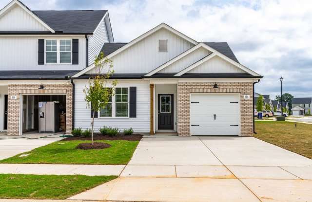 3 Bedroom Triplex in Smithfield! Gallery 1