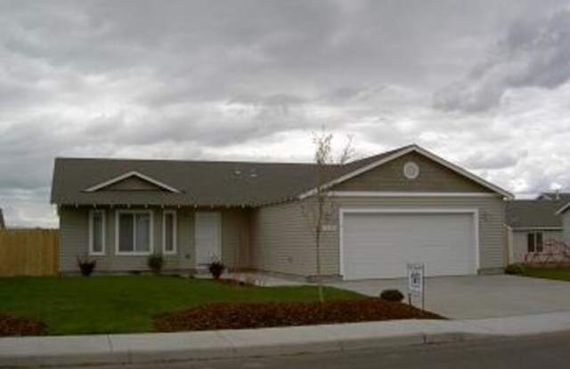 2955 NW 9th Ln - 2955 Northwest 9th Lane, Redmond, OR 97756