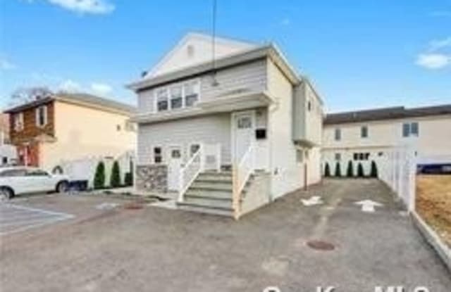 137 Glen Head Road - 137 Glen Head Road, Glen Head, NY 11545