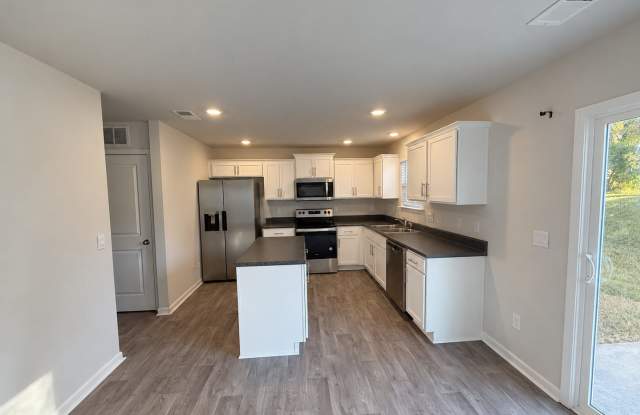 Spacious 4-Bedroom Home with Office and Loft in Brightwood Farm Gallery 4