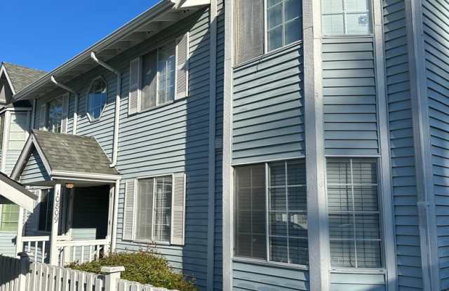 Top Floor 2 bed Condo in Renton available 12/1 photos photos