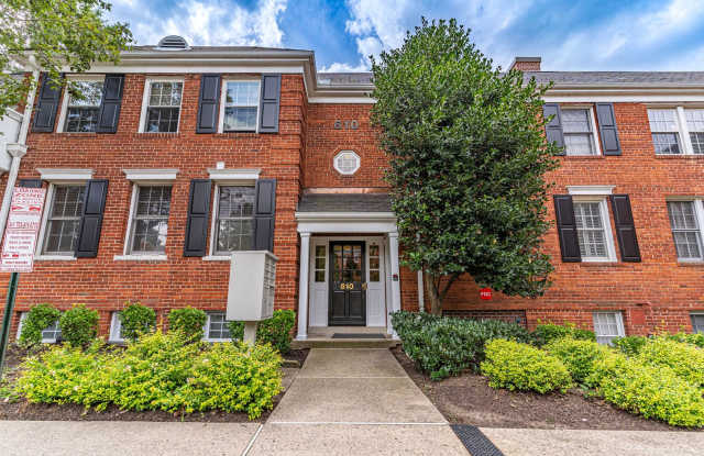 Comfy Condo in Old Town North Alexandria - 610 Bashford Lane, Alexandria, VA 22314