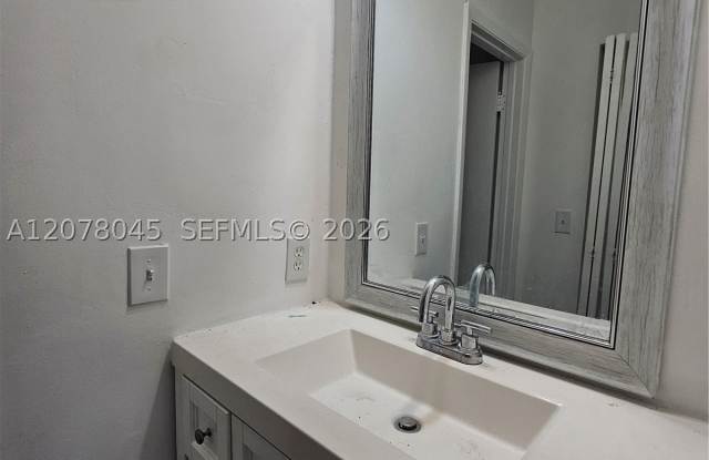 6580 W 27th Ct Gallery 3