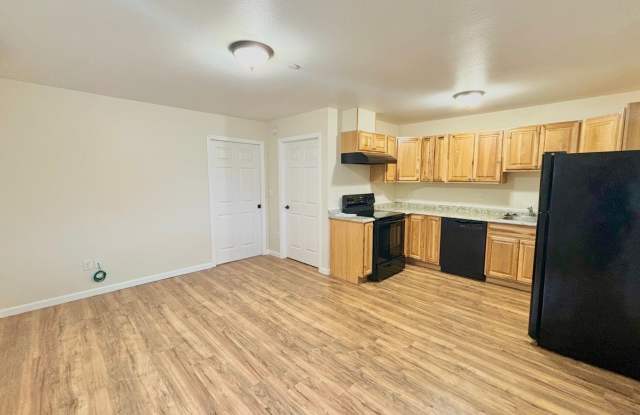 BRIGHT AND CHARMING 1-BEDROOM NEAR DOWNTOWN SISTERS!! Gallery 1