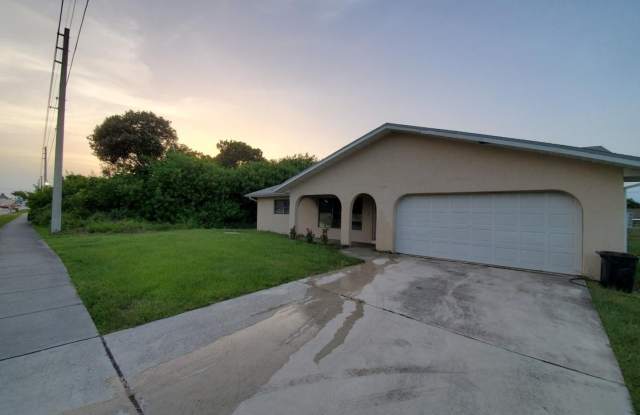 ***Spacious 3BR/2BA/2 Car Garage Home Fenced Yard*** Gallery 1