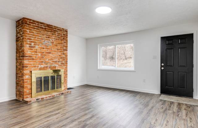 Available NOW - Private 2 Bedroom Home w/ Beautiful Updates! photos photos