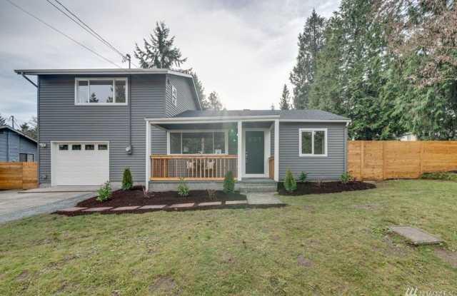 Gorgeous Home w/ DADU Perfect for Multi Family or Nanny - 427 South 126th Street, Burien, WA 98168