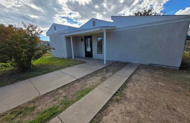 NW Roswell Home-New paint and flooring Gallery 1