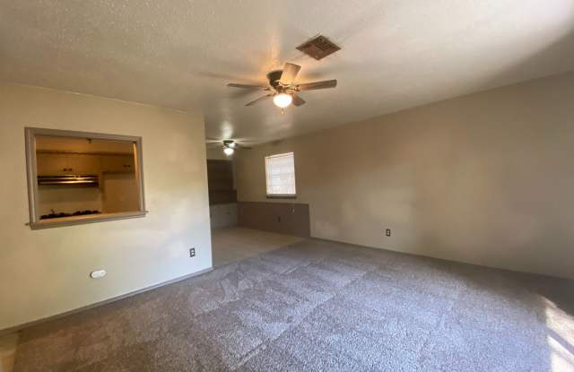 Large 3 Bedroom 1.5 Bathrooms***GARAGE CONVERSION IS 2 BONUS ROOMS*** in MWC * Available NOW (Post & Reno Major Cross Streets) Gallery 4