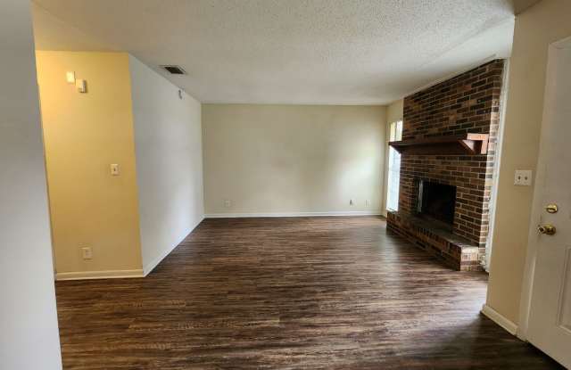 Coming Soon -2 Bedroom 1 Bath -Duplex Lake City Gallery 3