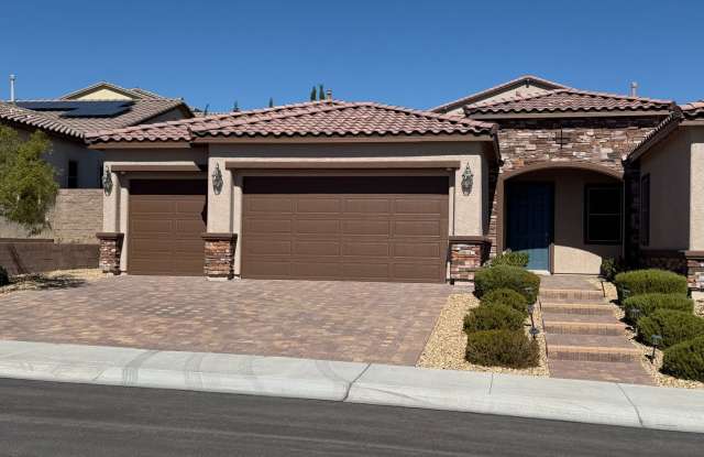 Beautiful 4 bedrooms, 3.5 bathrooms home Gallery 1