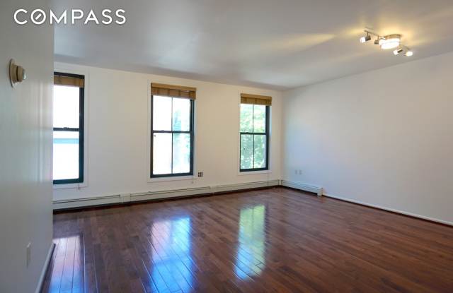 195 South Portland Avenue Gallery 2