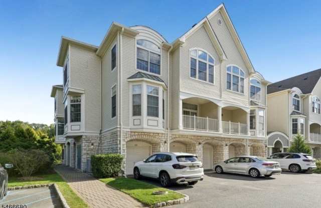 204 Edmonton Ct Gallery 1