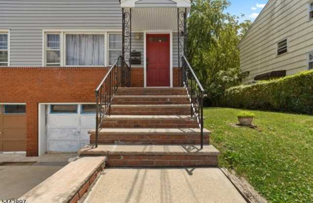 1755 Winfield St Apt 2 Gallery 3