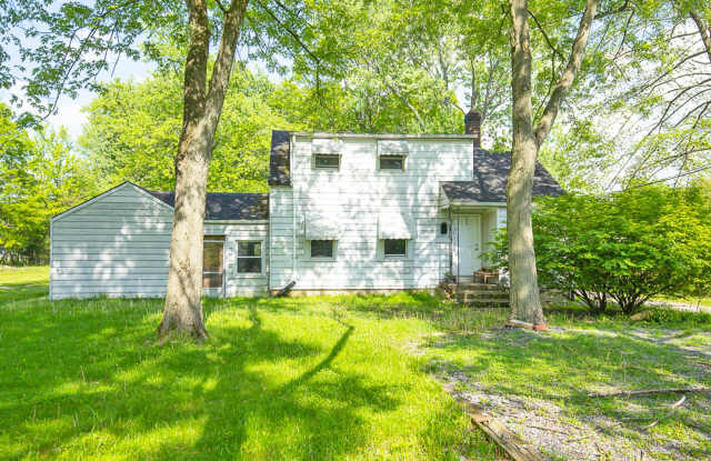 THREE BEDROOM SINGLE FAMILY HOME IN BEAUTIFUL OAKWOOD VILLAGE! photos photos