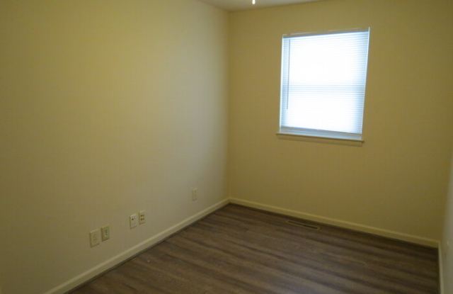 2763 Eastman Avenue Gallery 3