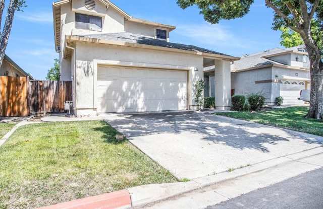 IDEAL 4 BEDROOM RENTAL OPPORTUNITY! CENTRAL TO ALL OF BRENTWOOD! photos photos