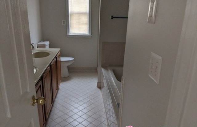 2400 18th St North East Gallery 4