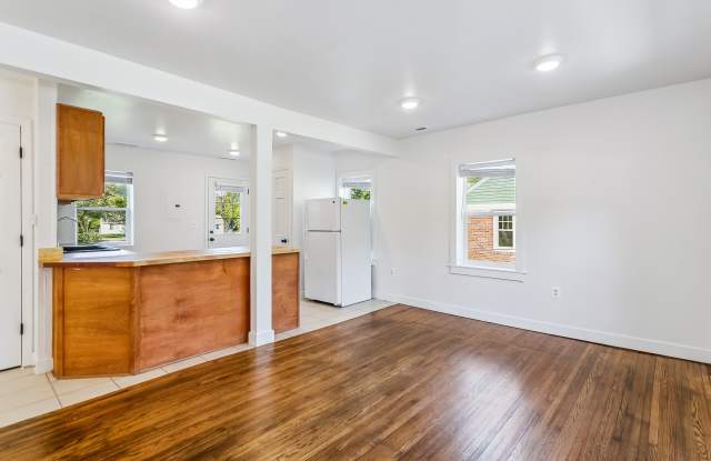 2919 E Maplewood Dr Gallery 2
