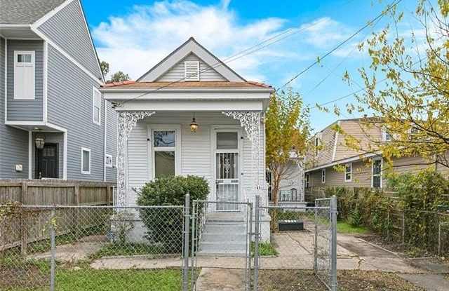 2415 AMELIA Street photos photos